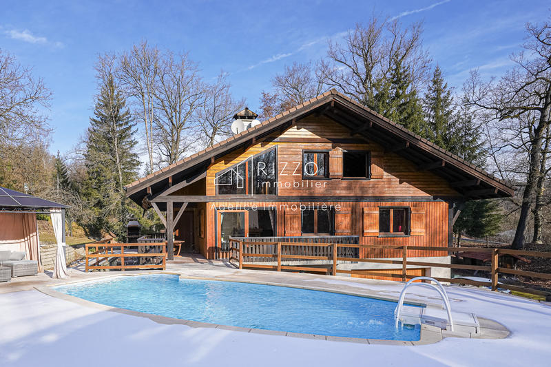 Maison - 222 m² - 5 pièces