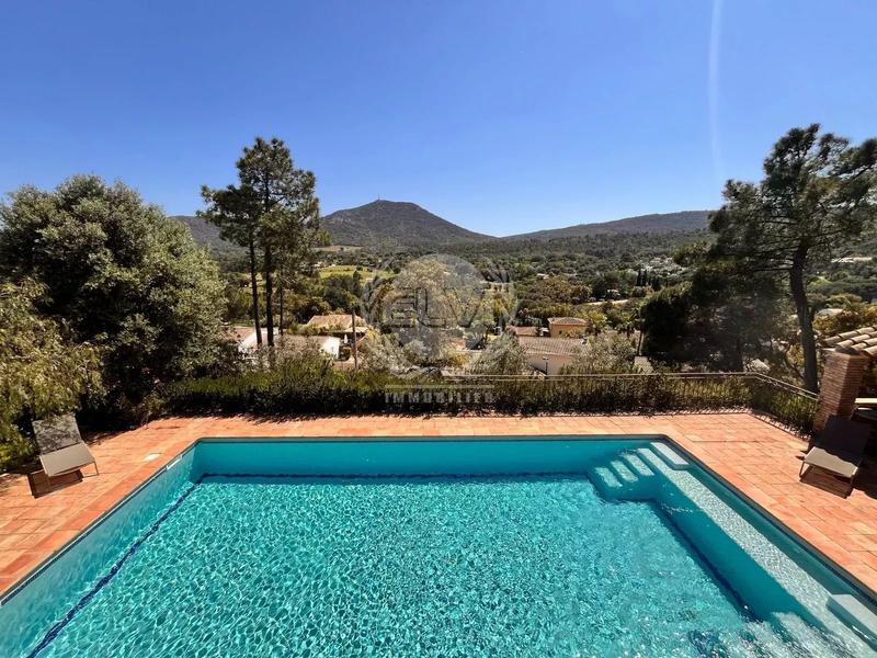 Maison - 185 m² - 6 pièces