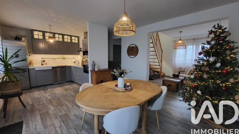 Maison - 99 m² - 5 pièces