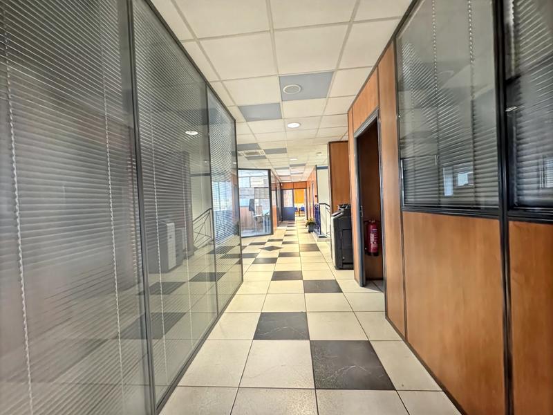 Local commercial - 770 m² - 10 pièces