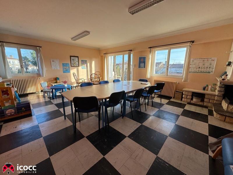 Immeuble mixte - 342 m² - 19 pièces