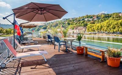 Péniche - 200 m² - 10 pièces