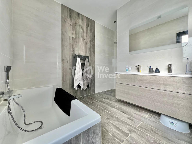 Maison - 185 m² - 6 pièces