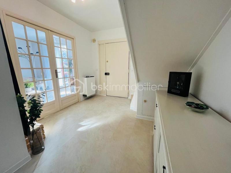 Maison traditionnelle - 151 m² - 6 pièces