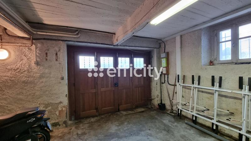 Maison - 200 m² - 10 pièces