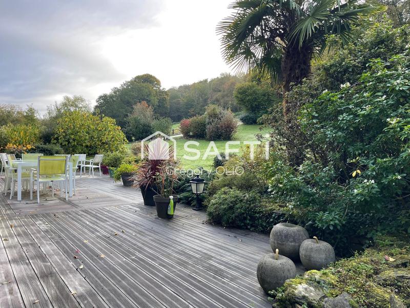 Maison - 212 m² - 7 pièces