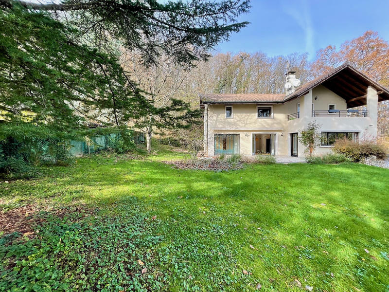 Maison - 203 m² - 7 pièces