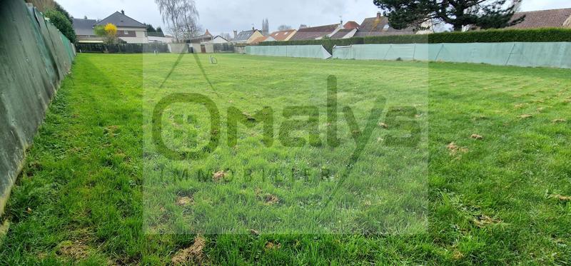 Terrain constructible - 1 400 m²