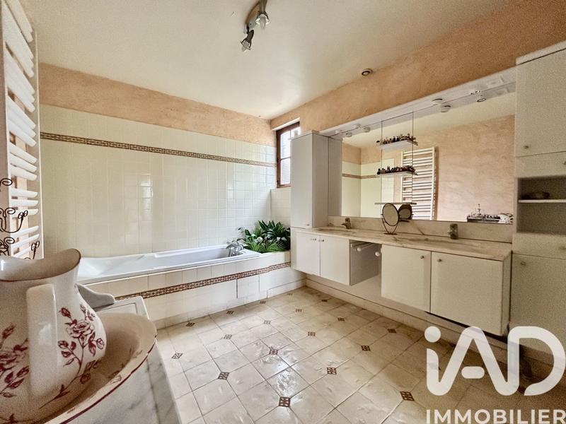 Maison - 360 m² - 10 pièces