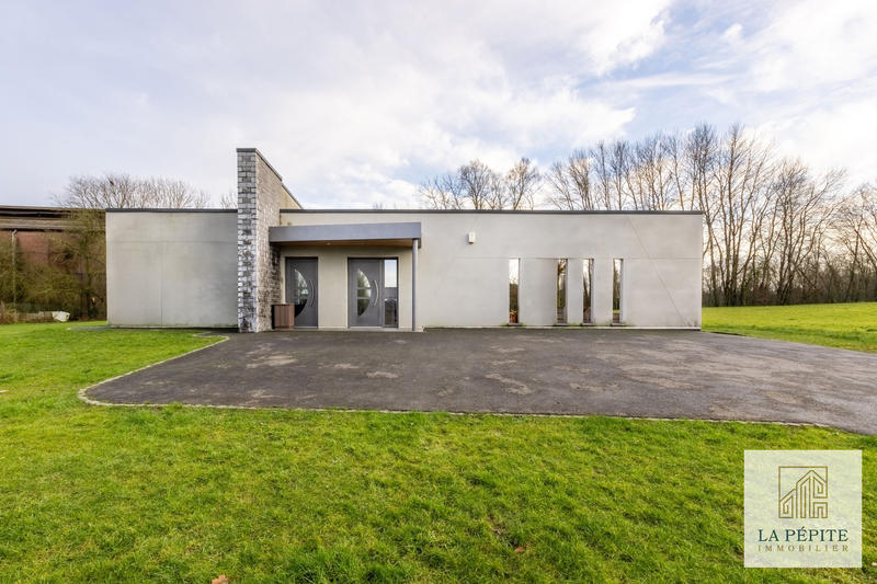 Maison - 240 m² - 8 pièces