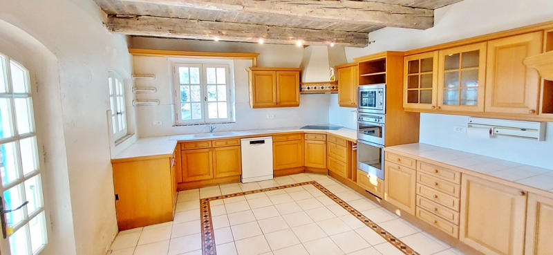 Maison - 260 m² - 10 pièces