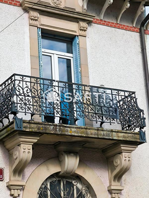 Maison - 230 m² - 10 pièces