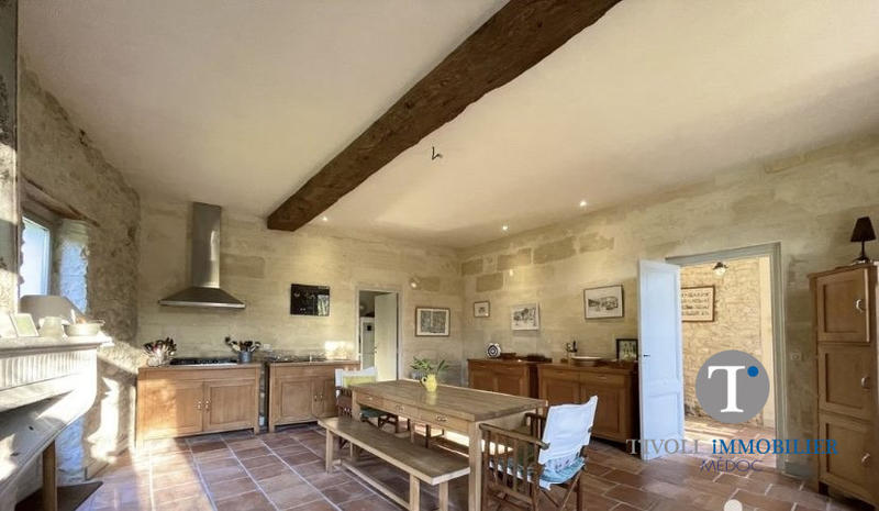 Maison - 431 m² - 9 pièces