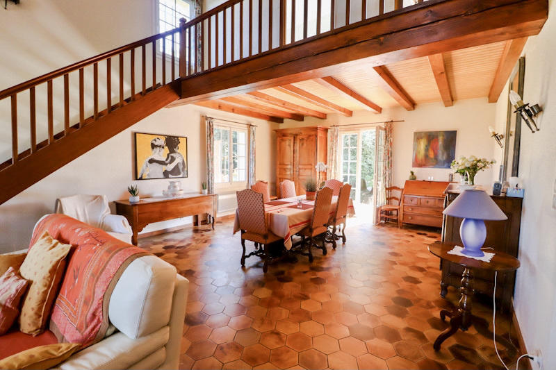 Maison - 251 m² - 11 pièces