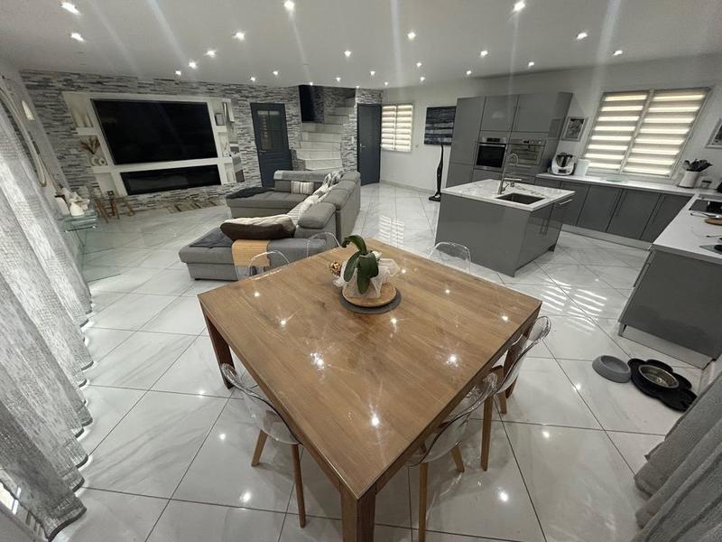 Maison - 226 m² - 7 pièces