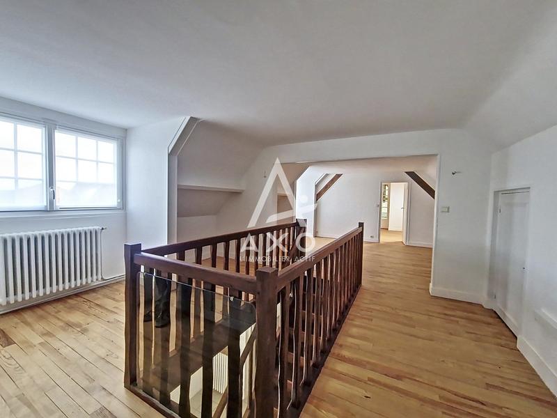 Maison - 216 m² - 8 pièces