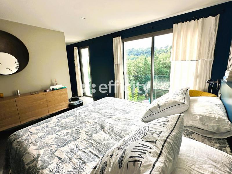 Maison - 290 m² - 11 pièces