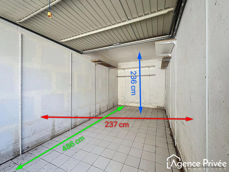 Parking / Garage - 12 m²