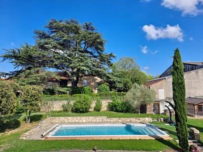 Maison - 276 m² - 11 pièces