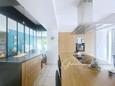 Maison - 248 m² - 8 pièces