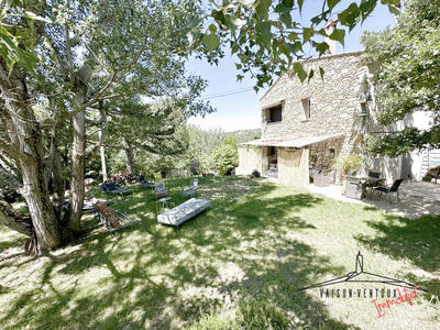 Propriété - 280 m² - 11 pièces