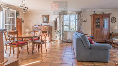 Maison - 210 m² - 6 pièces