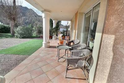 Propriété - 560 m² - 15 pièces