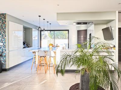 Maison - 200 m² - 7 pièces