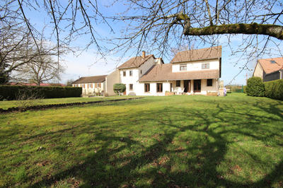 Maison - 234 m² - 7 pièces