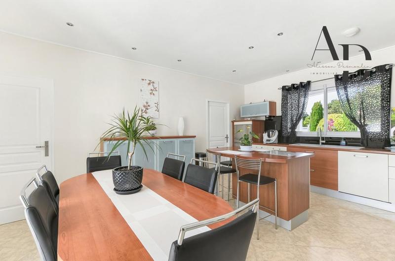 Maison - 285 m² - 7 pièces