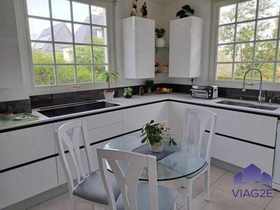 Maison traditionnelle - 159 m² - 7 pièces