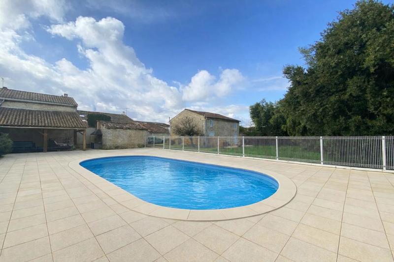 Maison - 361 m² - 15 pièces