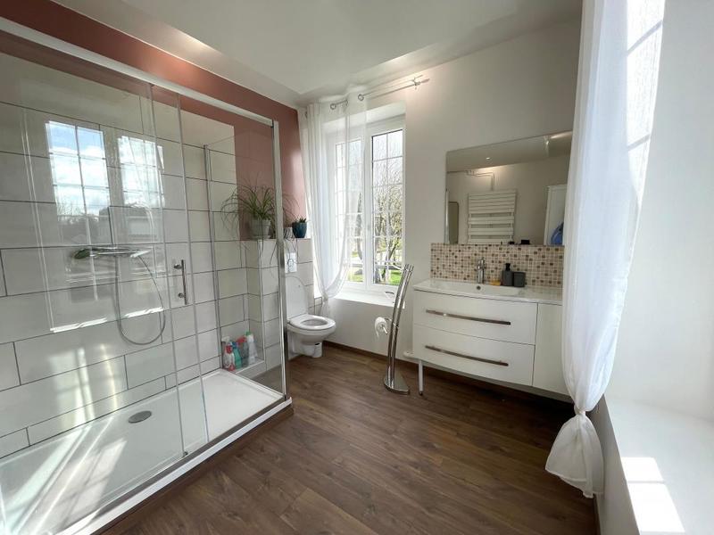 Propriété - 230 m² - 8 pièces