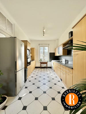 Maison - 285 m² - 12 pièces