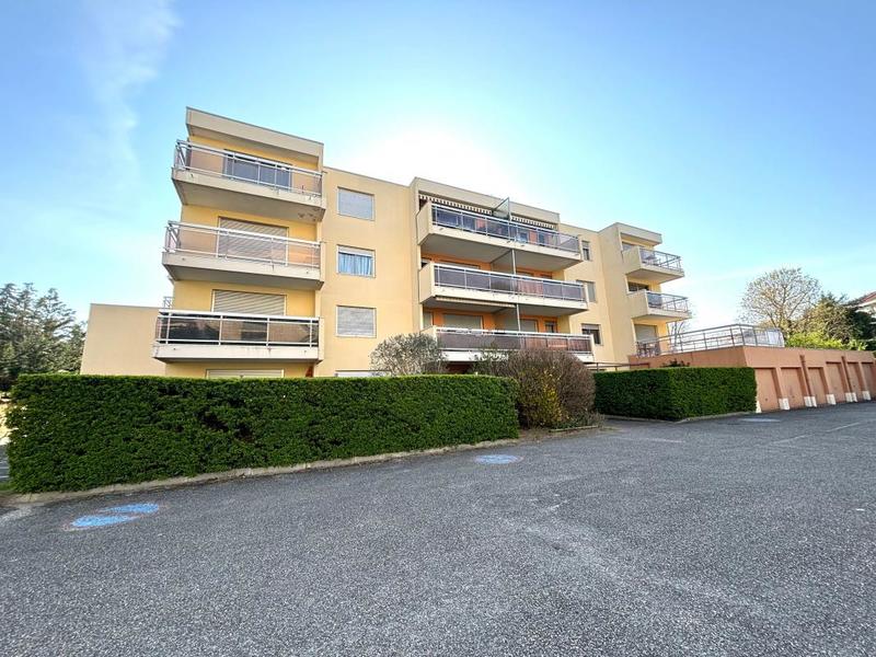 Appartement - 94 m² - 4 pièces
