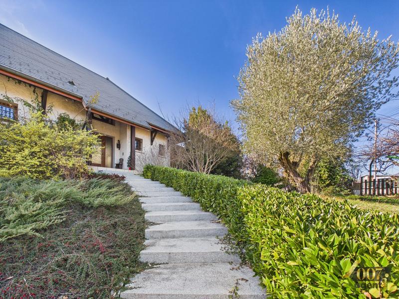 Maison - 237 m² - 7 pièces