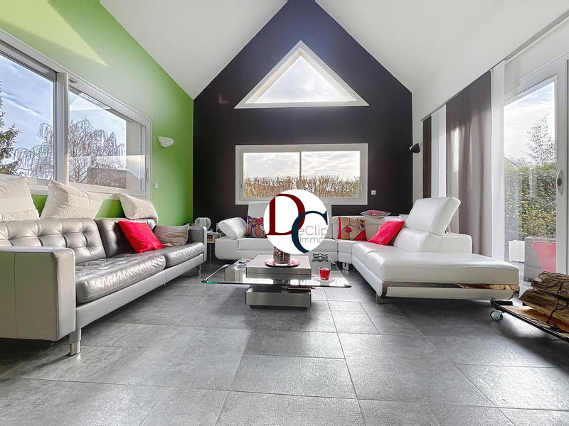 Maison - 210 m² - 6 pièces