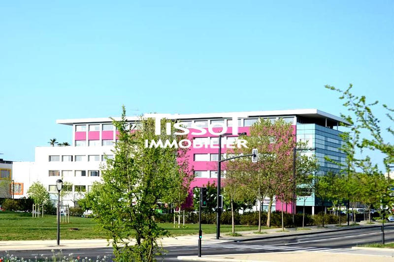 Bureau - 157 m² - 1 pièce