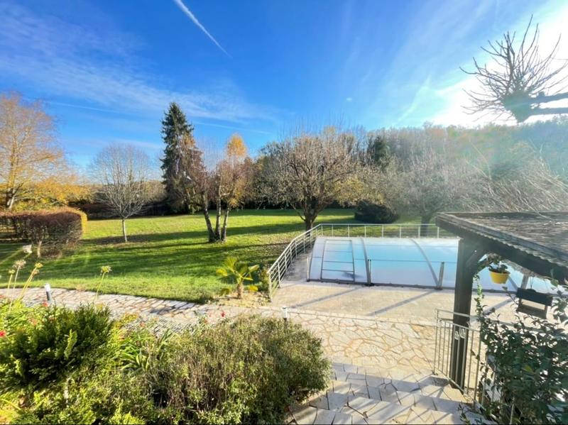 Maison - 200 m² - 9 pièces