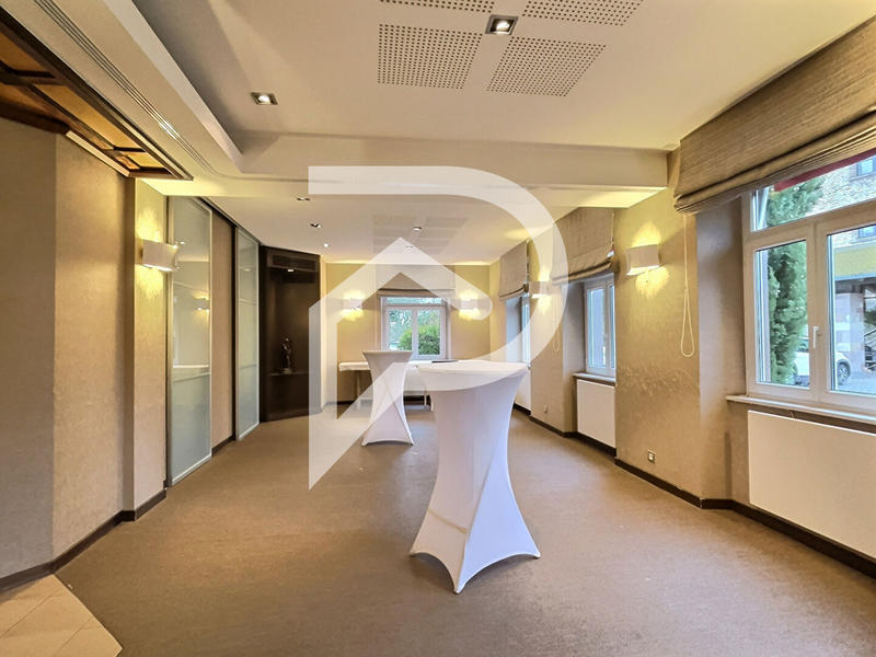 Local commercial - 764 m² - 19 pièces