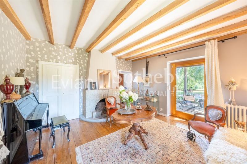 Maison - 261 m² - 13 pièces