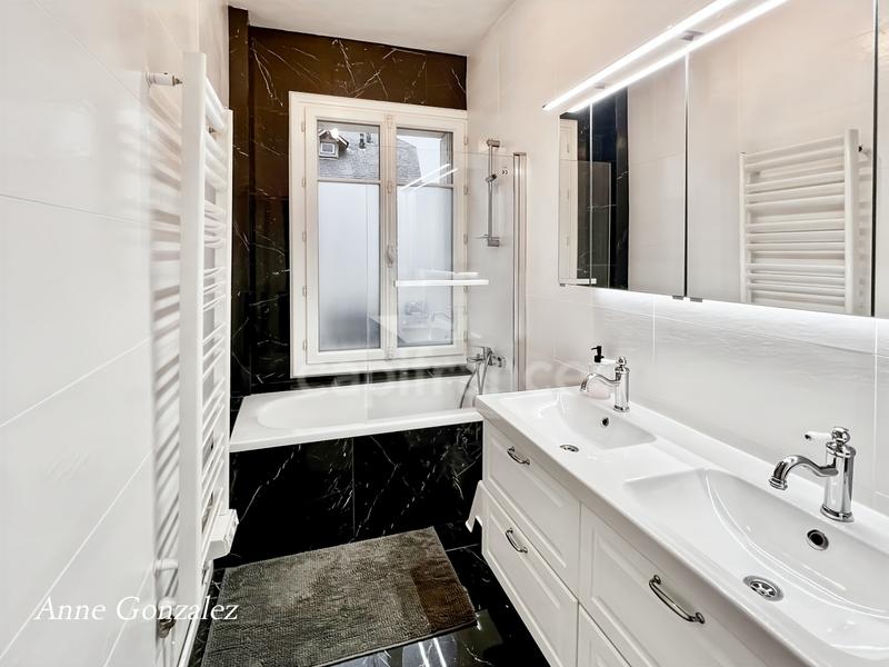 Maison bourgeoise - 200 m² - 8 pièces