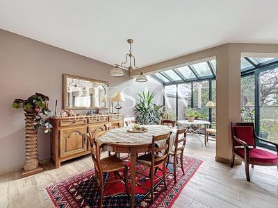 Maison - 267 m² - 7 pièces