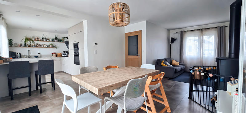Maison - 95 m² - 5 pièces