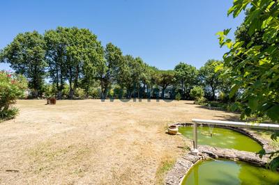 Maison - 210 m² - 9 pièces