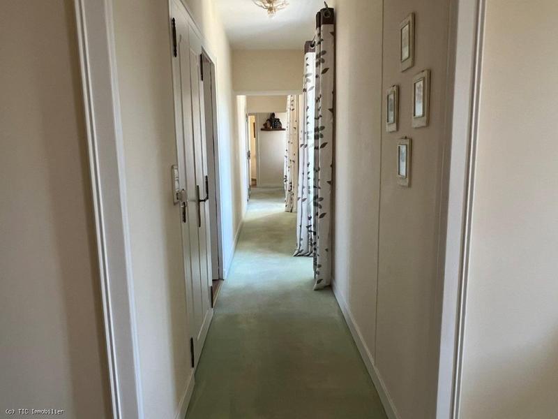 Maison - 302 m² - 9 pièces