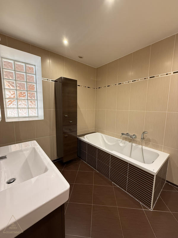 Maison - 164 m² - 8 pièces