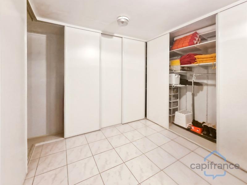 Maison - 222 m² - 8 pièces