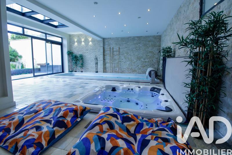 Maison de maîtres - 403 m² - 9 pièces