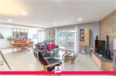 Maison - 220 m² - 8 pièces